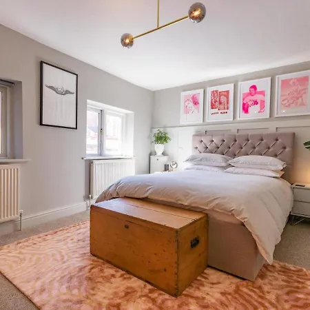 Pass The Keys Premium Apartment Dog Friendly Private Parking Apartman *