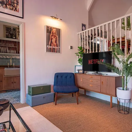Pass The Keys Premium Apartment Dog Friendly Private Parking Apartman