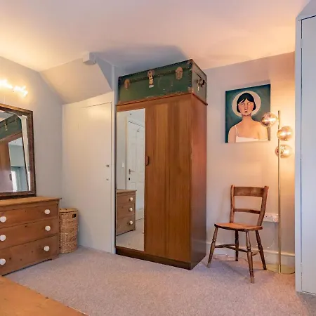 Pass The Keys Premium Apartment Dog Friendly Private Parking Apartman