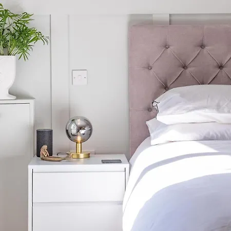 Pass The Keys Premium Apartment Dog Friendly Private Parking Apartman